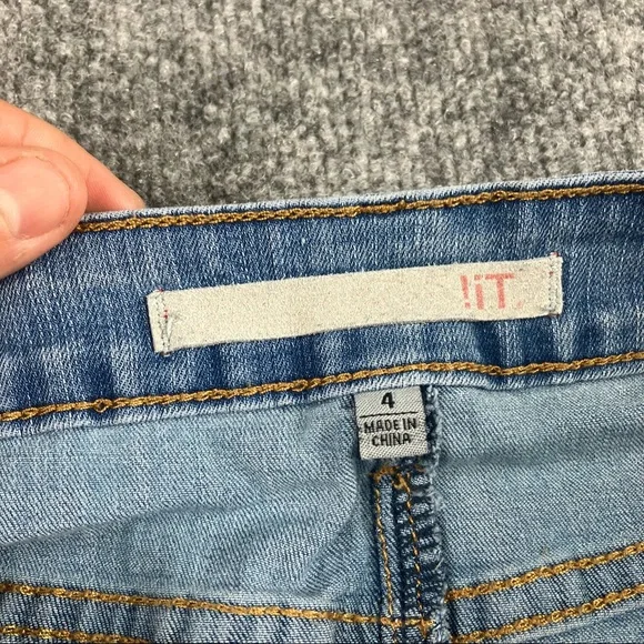 !it Jean skirt size 4 light wash distressed - Picture 3 of 9